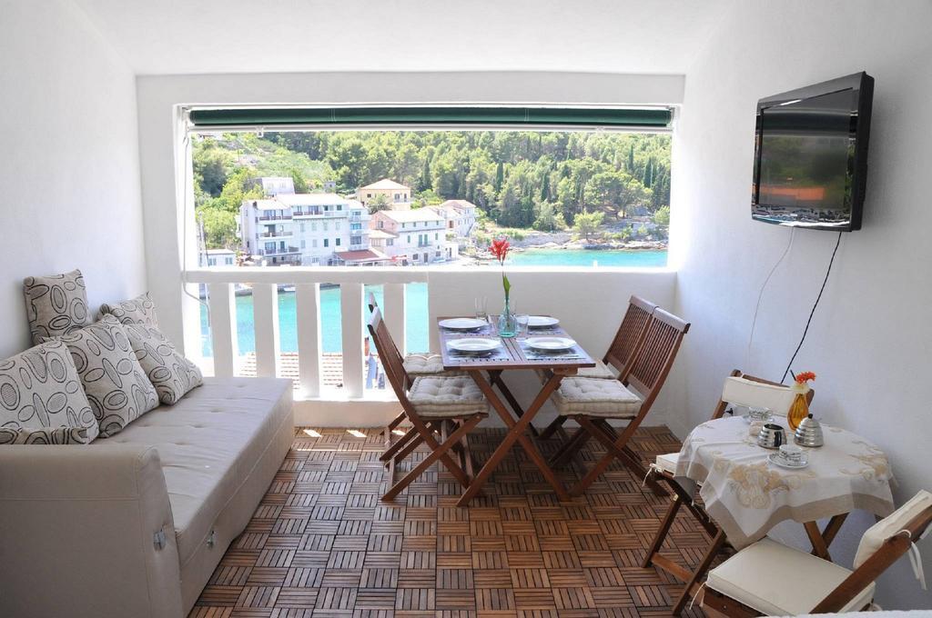 Apartment Stomorska Eksteriør bilde